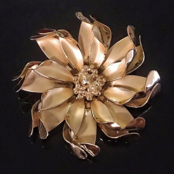 🌺 Stunning VTG Retro Flower Blossom Brooch